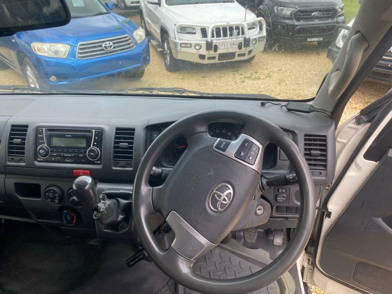 2015 TOYOTA HIACE KDH201R MY15 LWB 4 SP AUTOMATIC 4D VAN