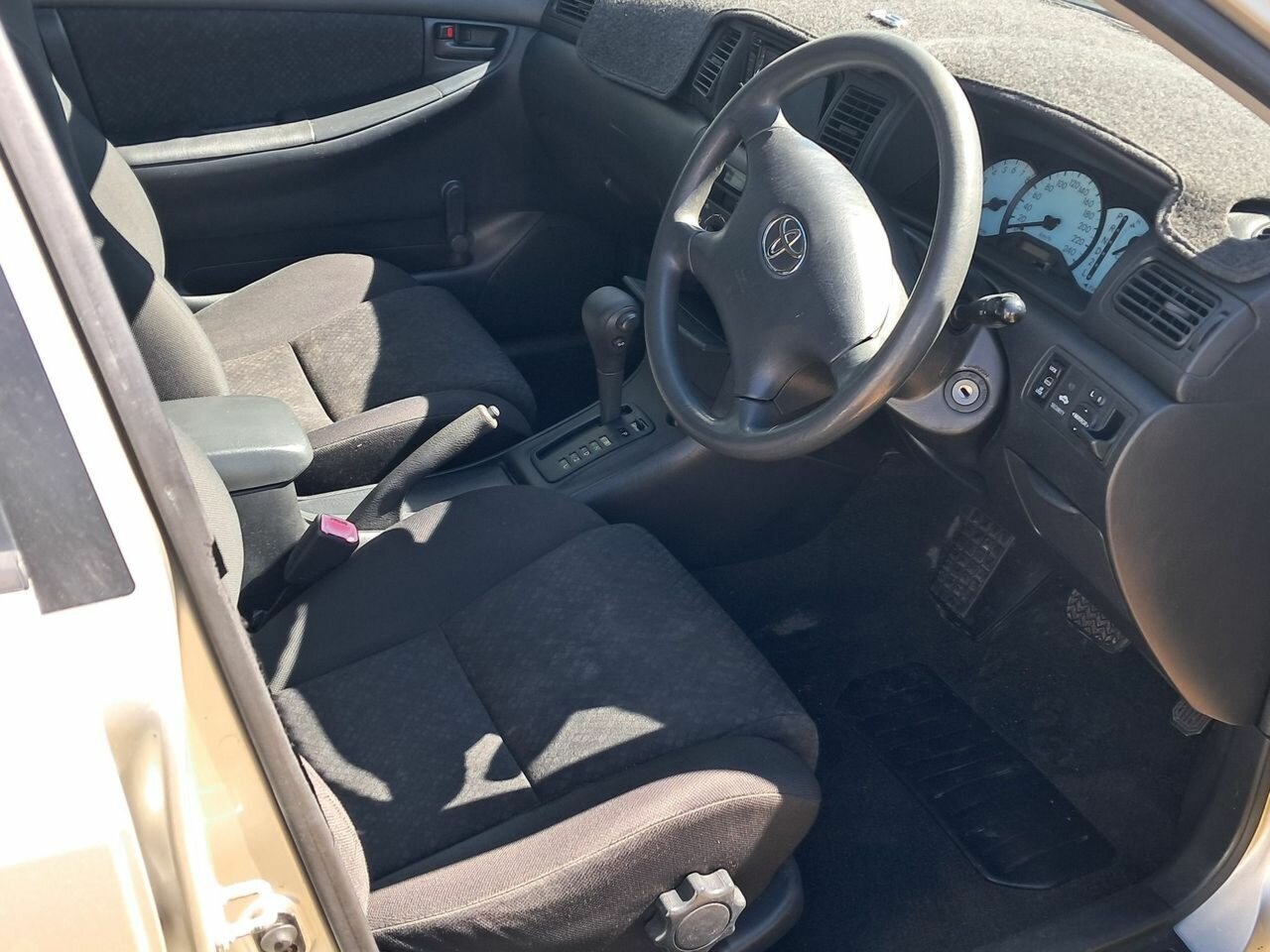 2004 TOYOTA COROLLA ZZE122R CONQUEST SECA 4 SP AUTOMATIC 5D HATCHBACK