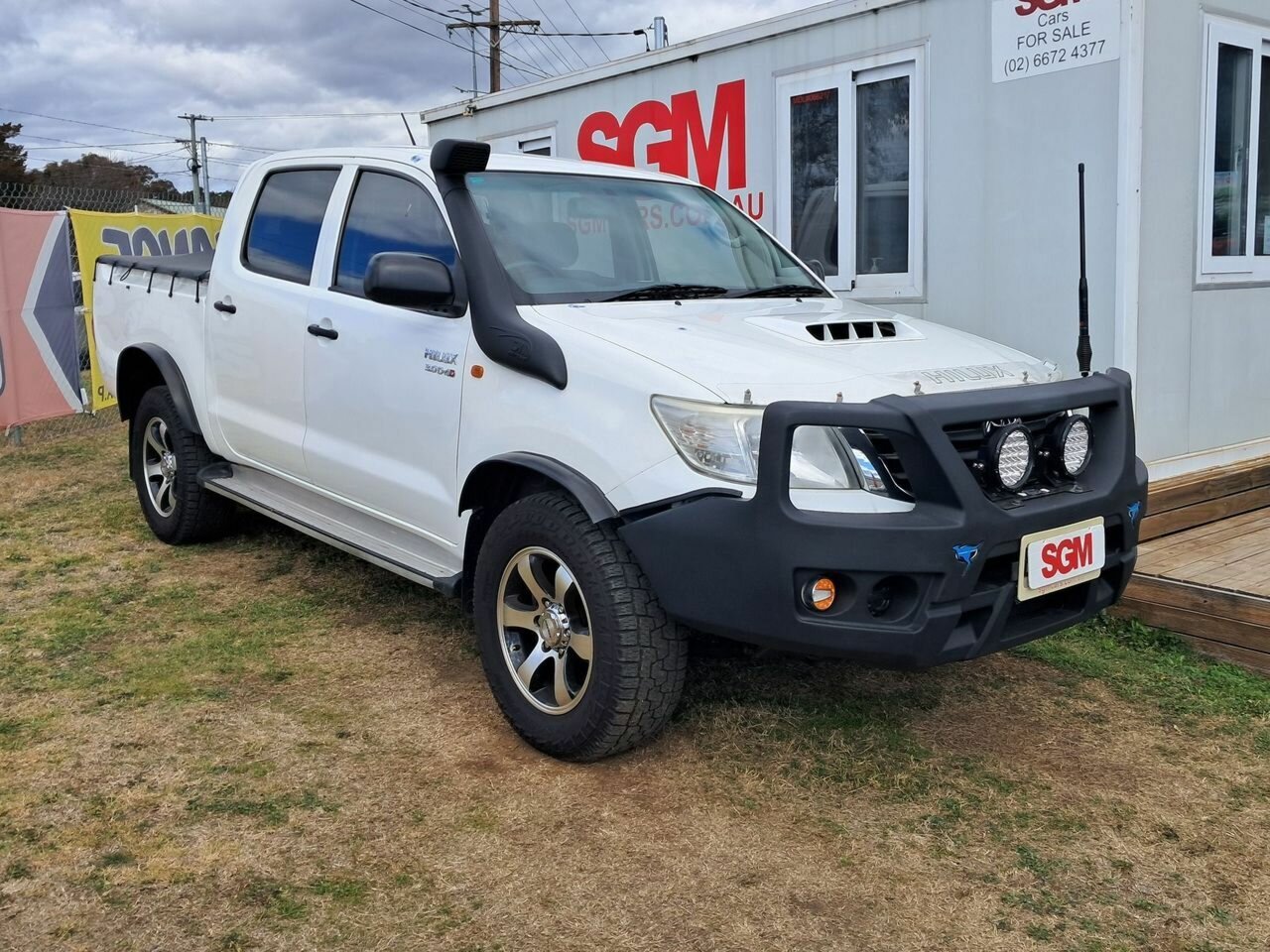 2014 TOYOTA HILUX KUN26R MY14 SR (4x4) 5 SP MANUAL DUAL CAB P/UP