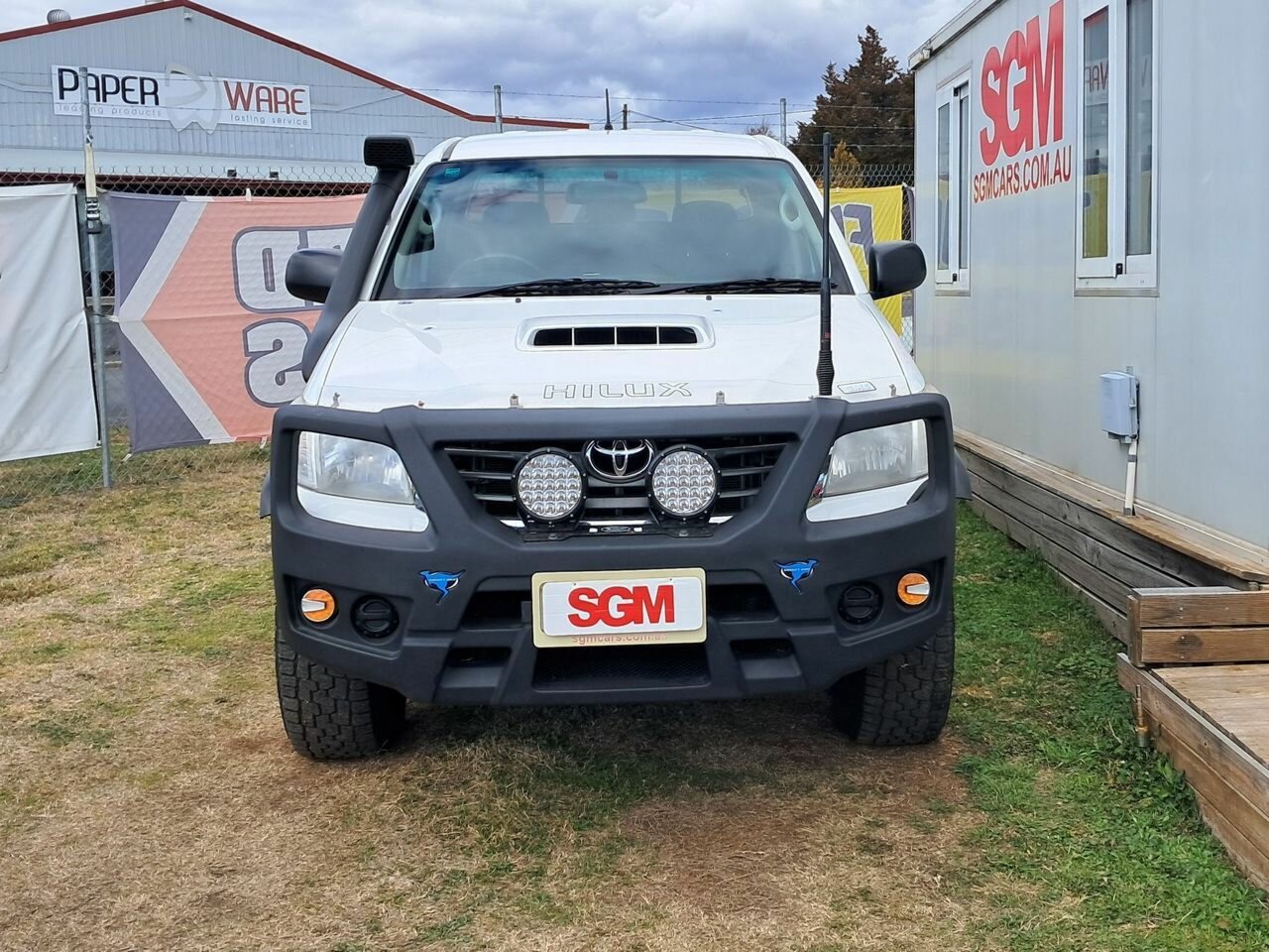 2014 TOYOTA HILUX KUN26R MY14 SR (4x4) 5 SP MANUAL DUAL CAB P/UP