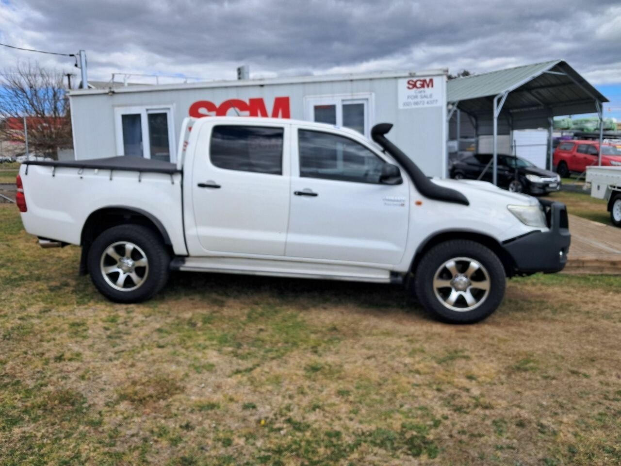 2014 TOYOTA HILUX KUN26R MY14 SR (4x4) 5 SP MANUAL DUAL CAB P/UP