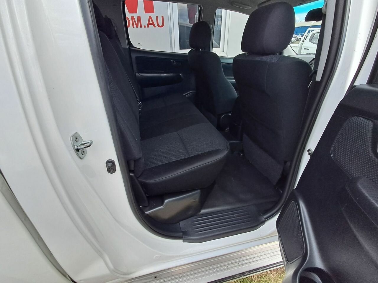 2014 TOYOTA HILUX KUN26R MY14 SR (4x4) 5 SP MANUAL DUAL CAB P/UP