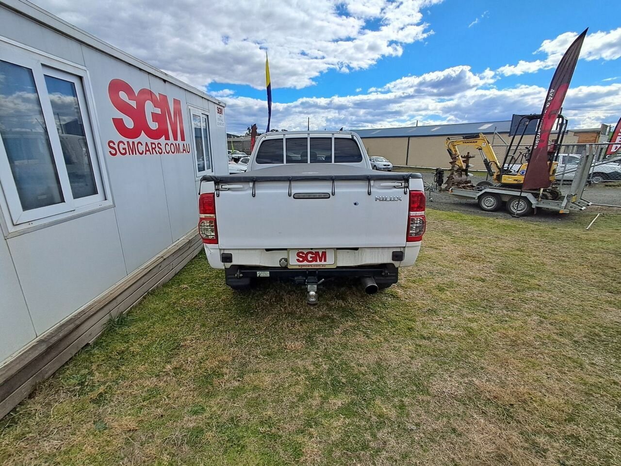 2014 TOYOTA HILUX KUN26R MY14 SR (4x4) 5 SP MANUAL DUAL CAB P/UP