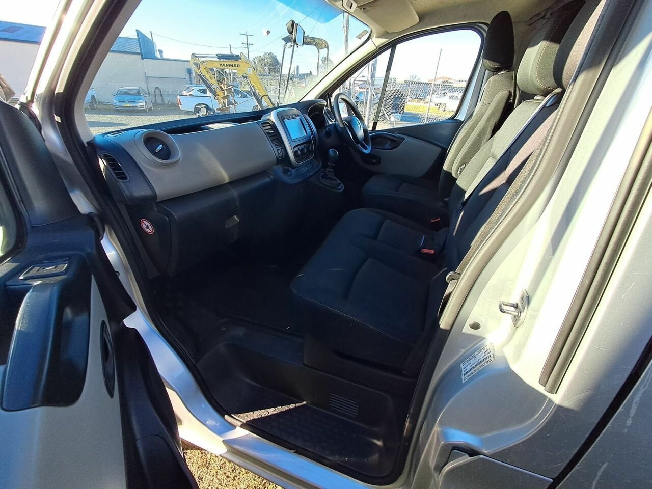 2019 RENAULT TRAFIC X82 MY17 SWB LOW (85kW) 6 SP MANUAL 4D VAN