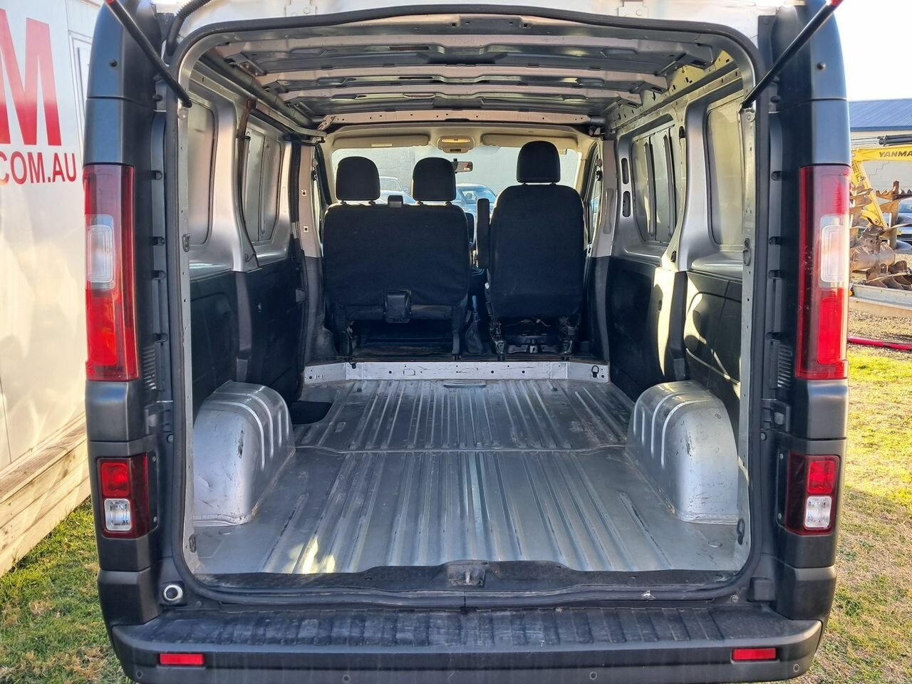 2019 RENAULT TRAFIC X82 MY17 SWB LOW (85kW) 6 SP MANUAL 4D VAN