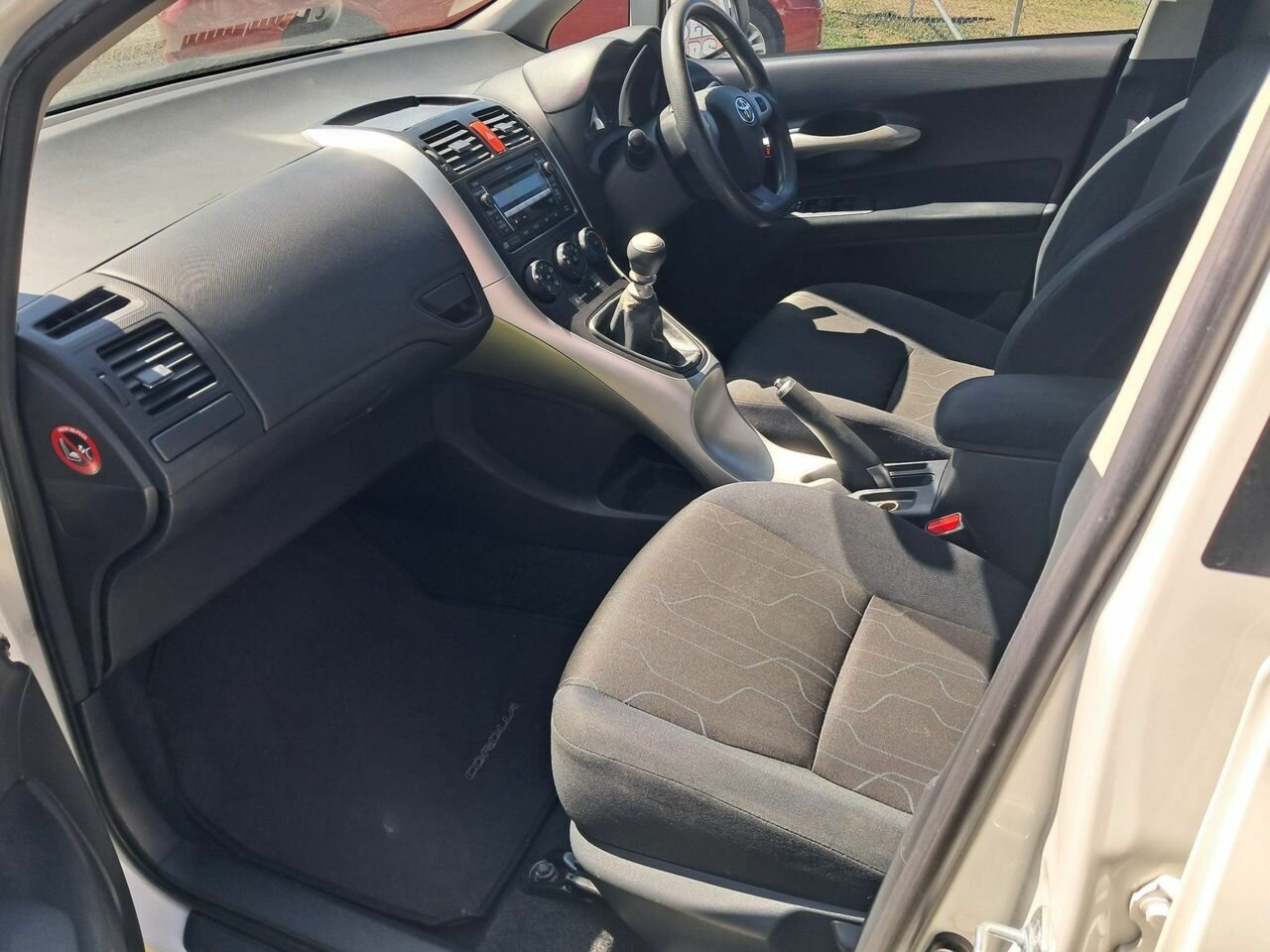 2011 TOYOTA COROLLA ZRE152R MY11 ASCENT 6 SP MANUAL 5D HATCHBACK