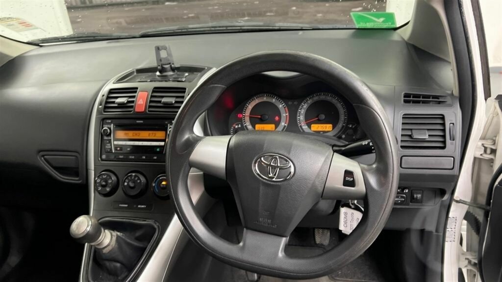 2011 TOYOTA COROLLA ZRE152R MY11 ASCENT 6 SP MANUAL 5D HATCHBACK