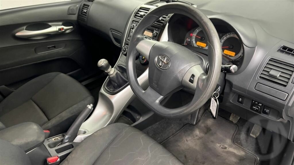 2011 TOYOTA COROLLA ZRE152R MY11 ASCENT 6 SP MANUAL 5D HATCHBACK