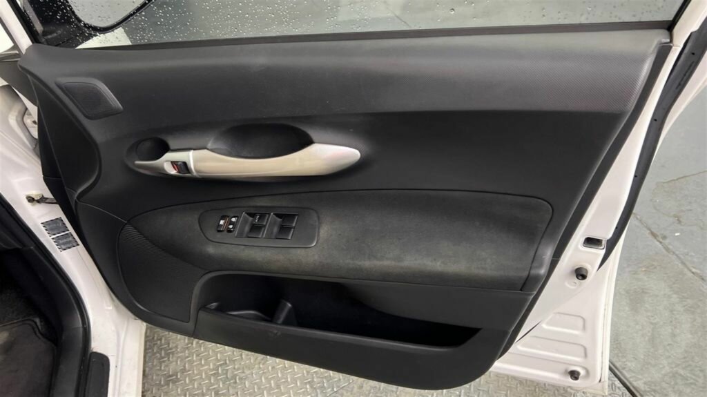 2011 TOYOTA COROLLA ZRE152R MY11 ASCENT 6 SP MANUAL 5D HATCHBACK