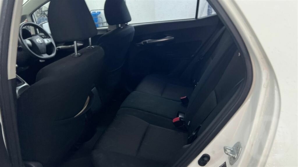 2011 TOYOTA COROLLA ZRE152R MY11 ASCENT 6 SP MANUAL 5D HATCHBACK