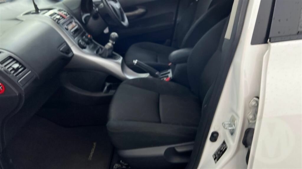 2011 TOYOTA COROLLA ZRE152R MY11 ASCENT 6 SP MANUAL 5D HATCHBACK