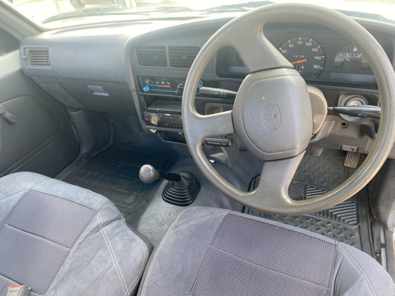 1994 TOYOTA HILUX RN85R 5 SP MANUAL C/CHAS