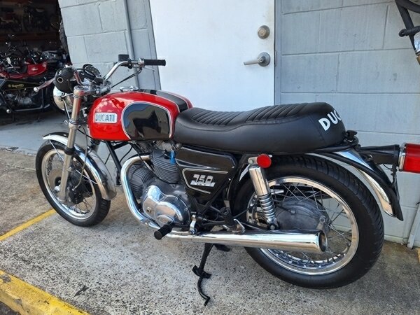 1972 DUCATI 750GT ROAD
