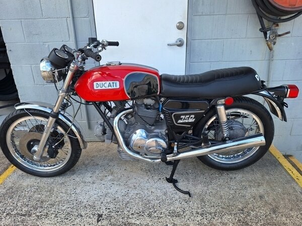 1972 DUCATI 750GT ROAD