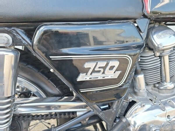 1972 DUCATI 750GT ROAD