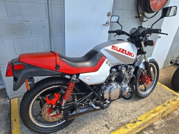 1990 SUZUKI GS550 KATANA ROAD