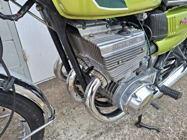 1972 SUZUKI GT550 ROAD