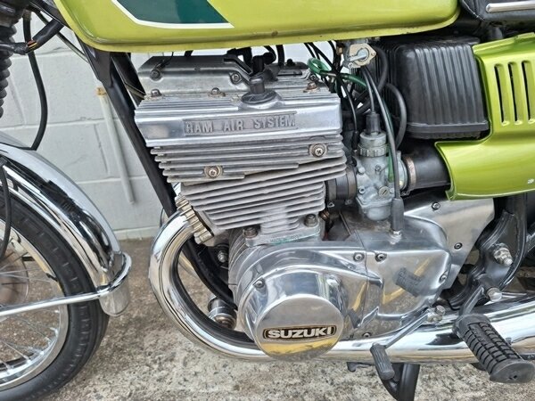 1972 SUZUKI GT550 ROAD