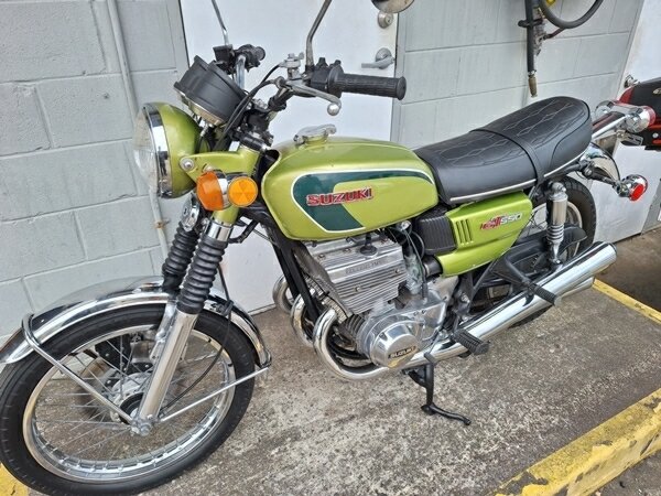 1972 SUZUKI GT550 ROAD