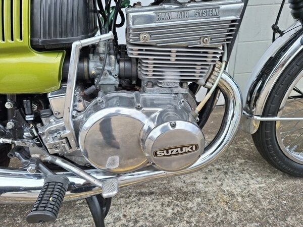 1972 SUZUKI GT550 ROAD