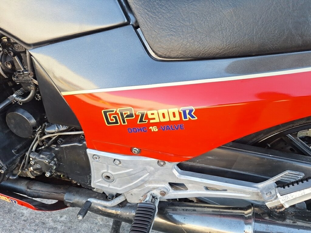 1984 KAWASAKI GPZ900R (ZX900) ROAD