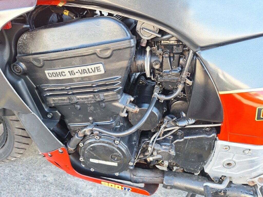 1984 KAWASAKI GPZ900R (ZX900) ROAD