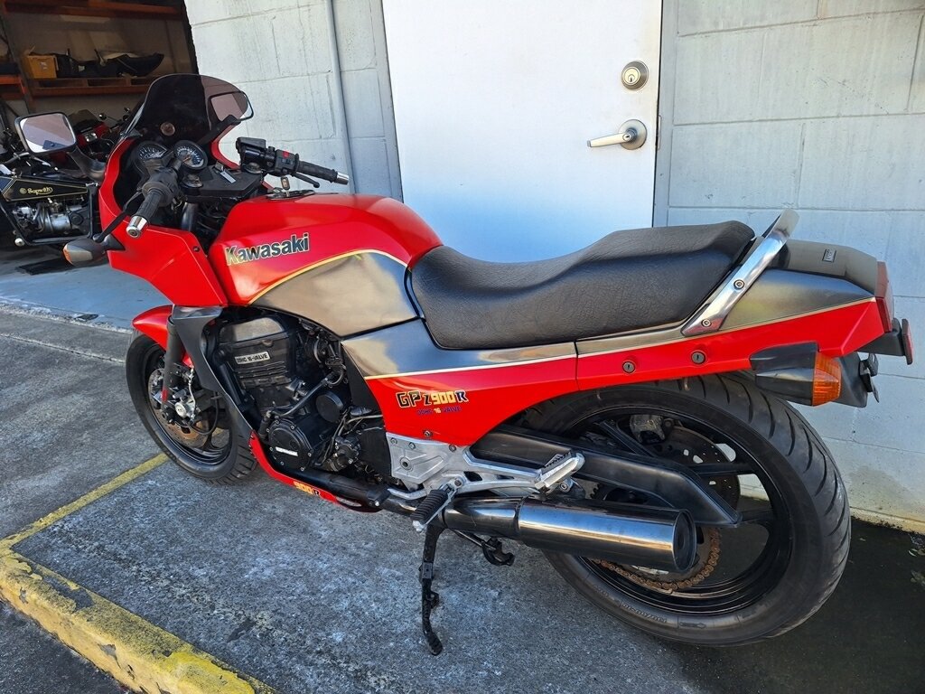 1984 KAWASAKI GPZ900R (ZX900) ROAD