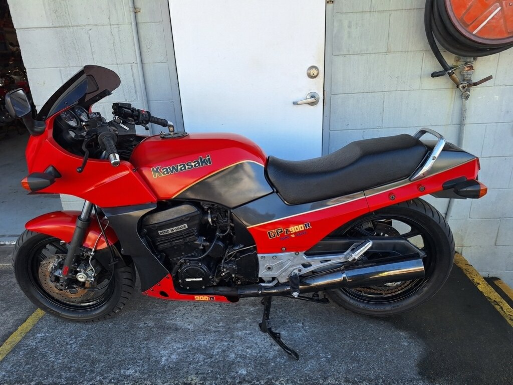 1984 KAWASAKI GPZ900R (ZX900) ROAD