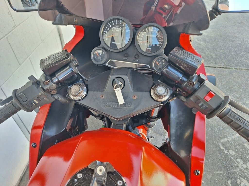 1984 KAWASAKI GPZ900R (ZX900) ROAD