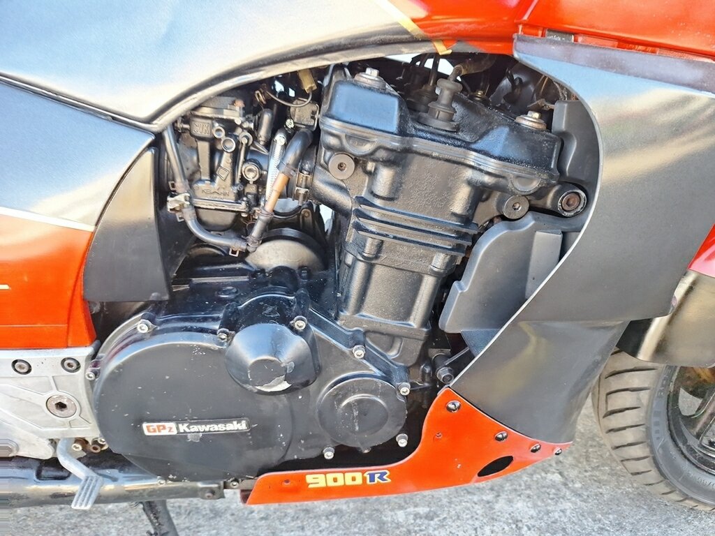 1984 KAWASAKI GPZ900R (ZX900) ROAD