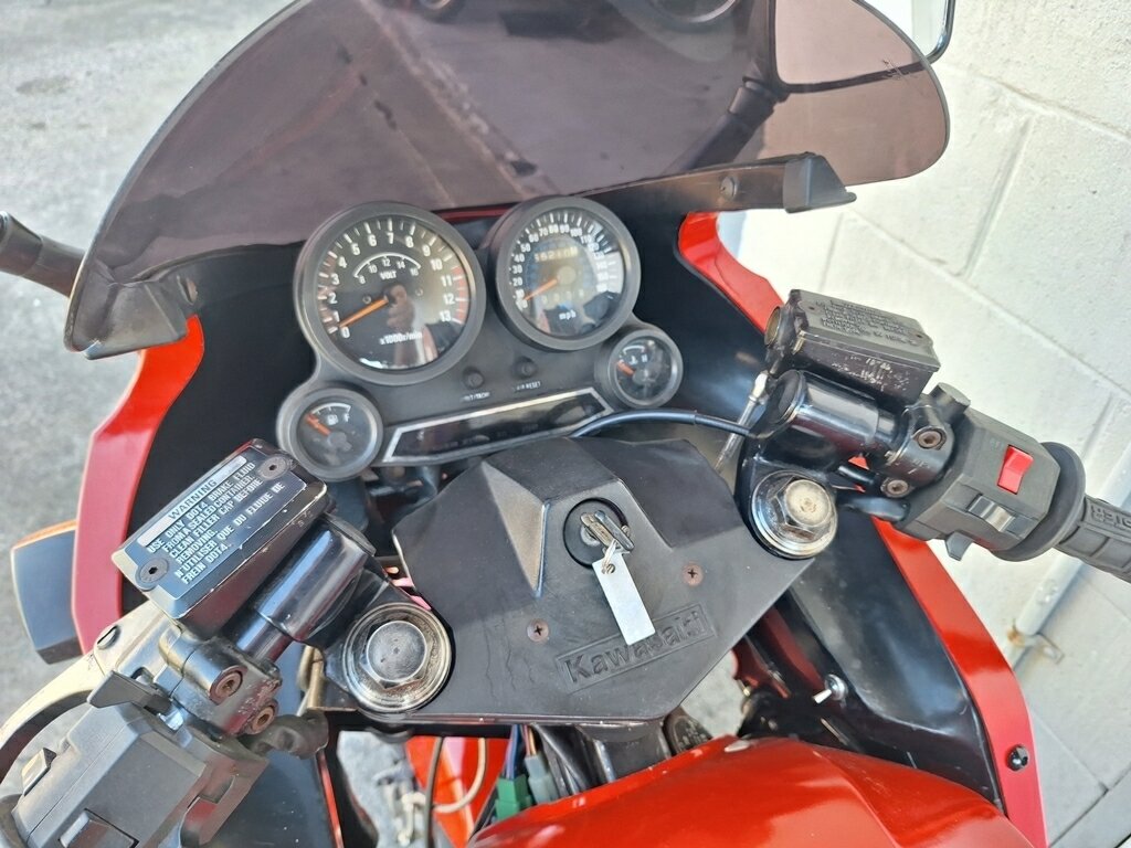 1984 KAWASAKI GPZ900R (ZX900) ROAD