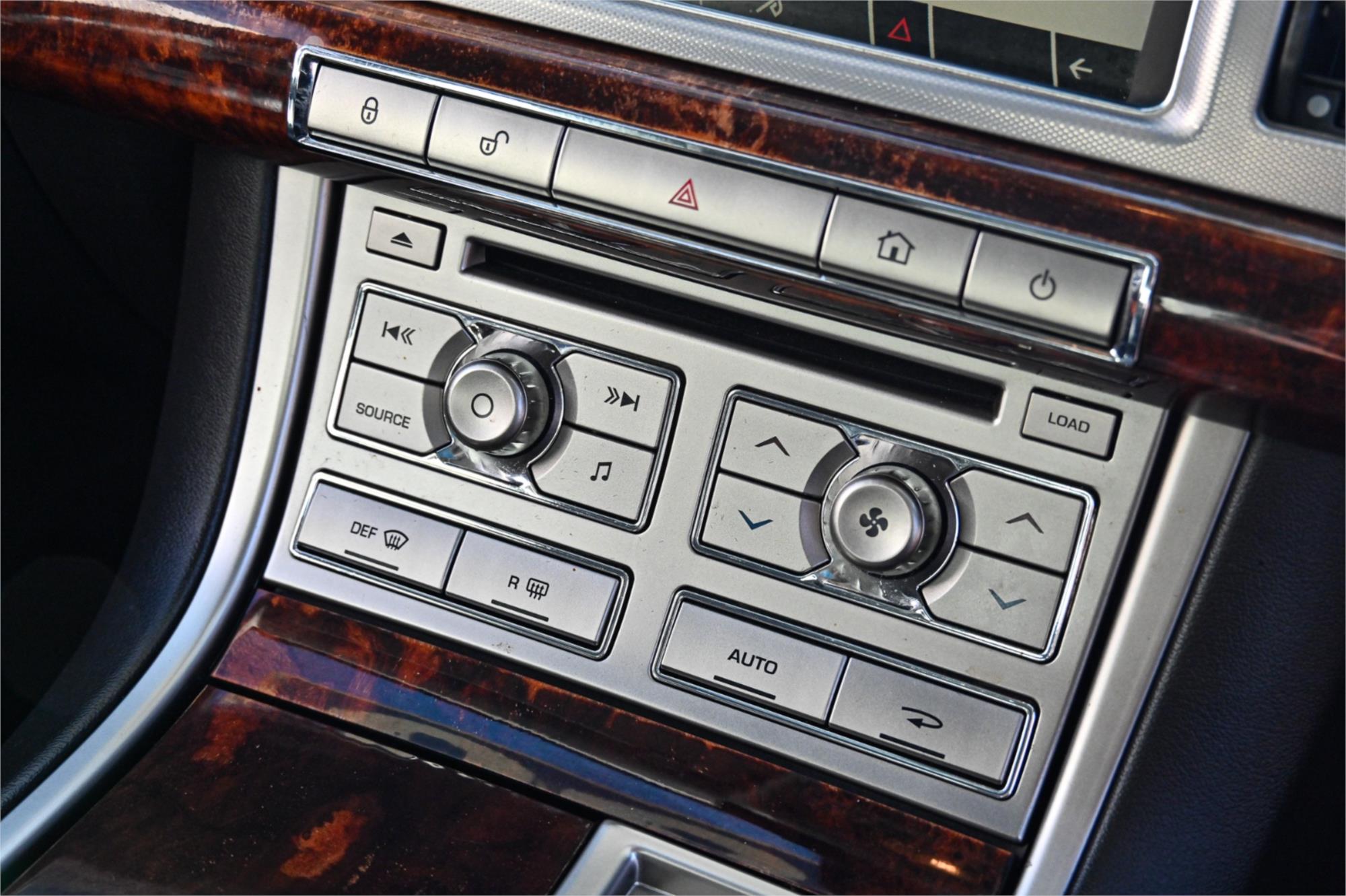 2010 JAGUAR XF MY11 3.0 V6 DIESEL S LUXURY 6 SP AUTOMATIC 4D SEDAN