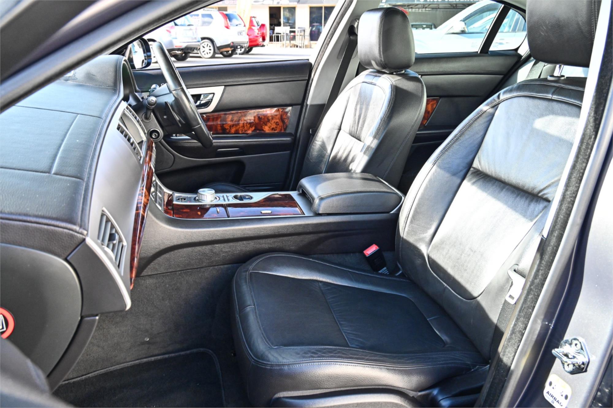 2010 JAGUAR XF MY11 3.0 V6 DIESEL S LUXURY 6 SP AUTOMATIC 4D SEDAN