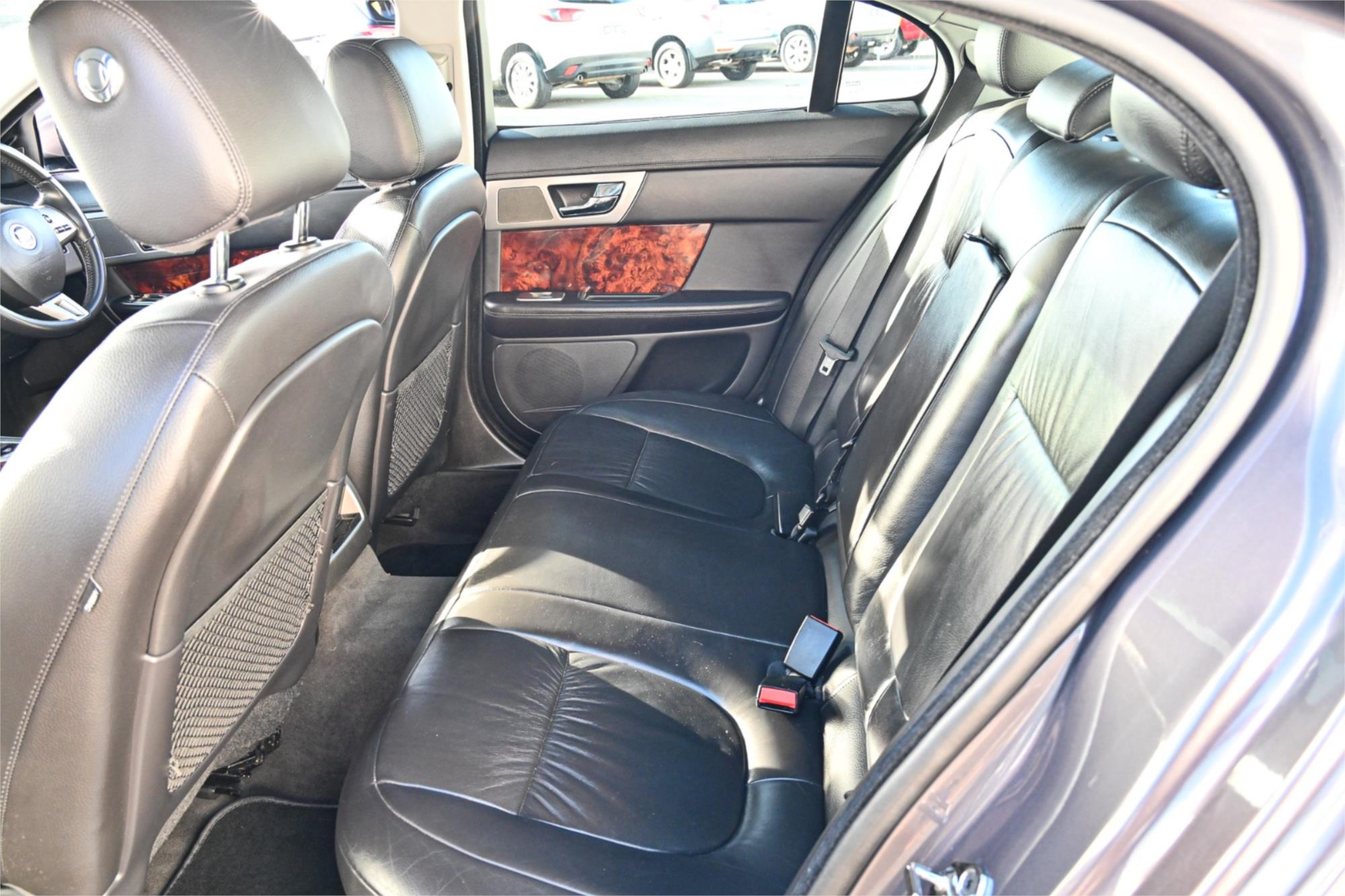 2010 JAGUAR XF MY11 3.0 V6 DIESEL S LUXURY 6 SP AUTOMATIC 4D SEDAN