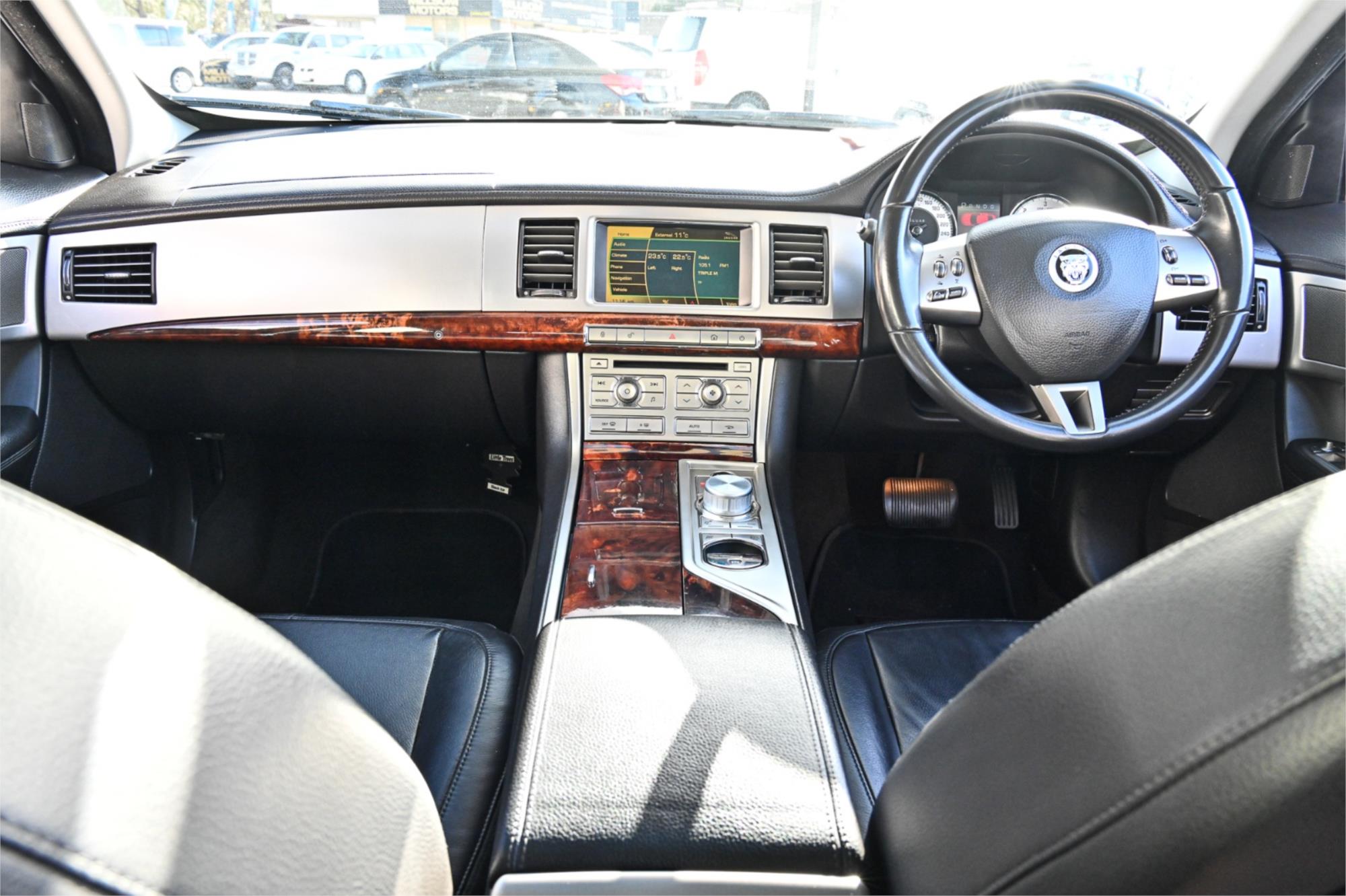 2010 JAGUAR XF MY11 3.0 V6 DIESEL S LUXURY 6 SP AUTOMATIC 4D SEDAN