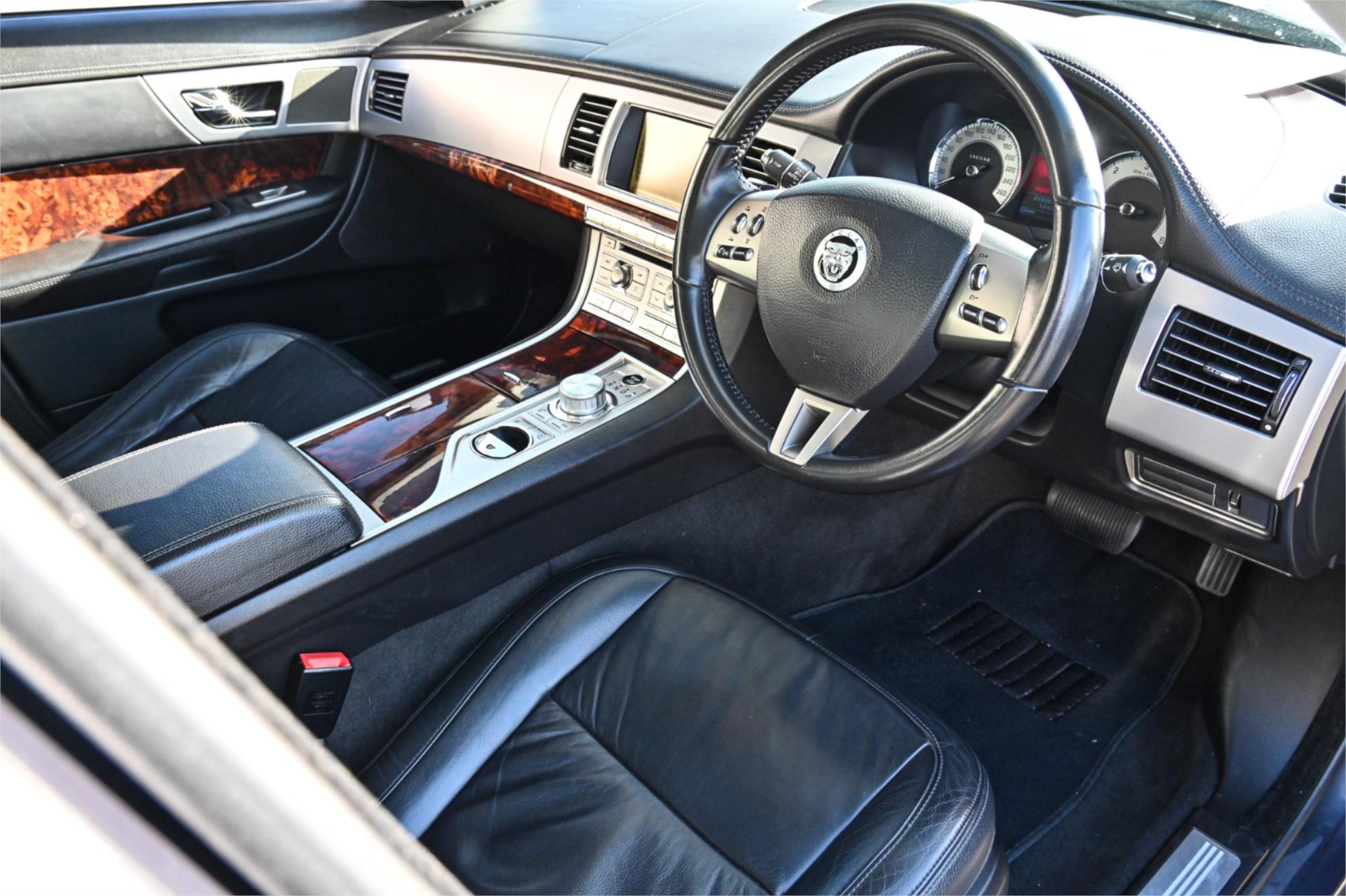 2010 JAGUAR XF MY11 3.0 V6 DIESEL S LUXURY 6 SP AUTOMATIC 4D SEDAN