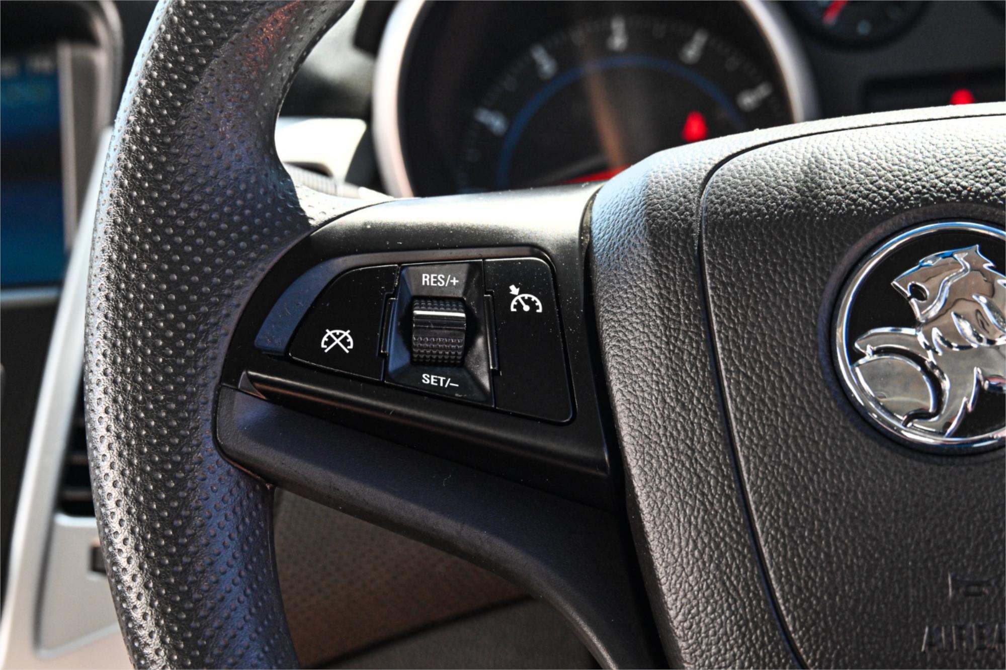 2014 HOLDEN CRUZE JH MY14 EQUIPE 6 SP AUTOMATIC 5D HATCHBACK