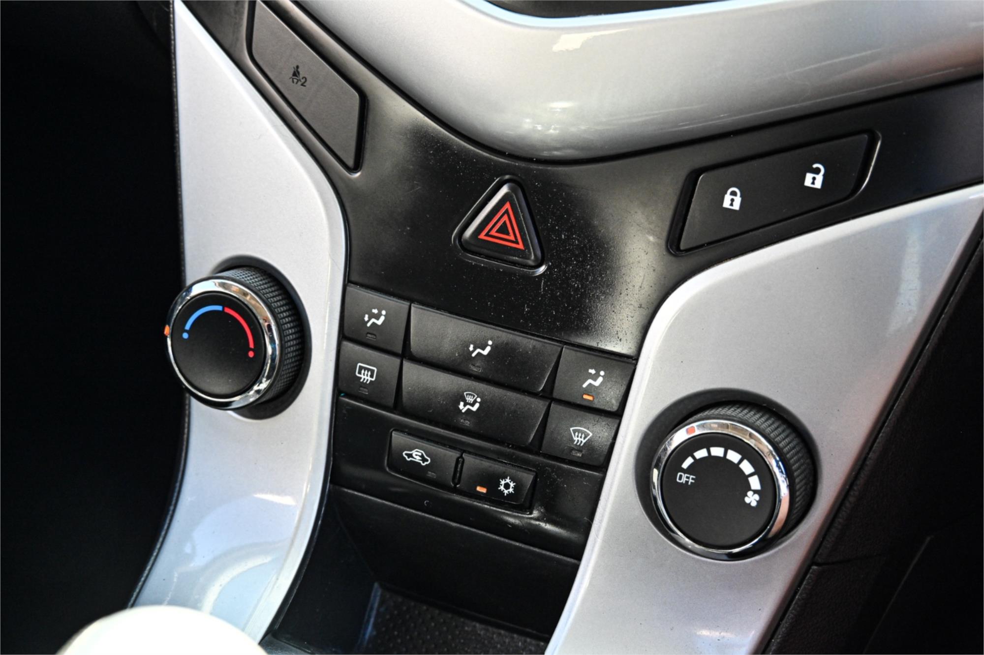 2014 HOLDEN CRUZE JH MY14 EQUIPE 6 SP AUTOMATIC 5D HATCHBACK
