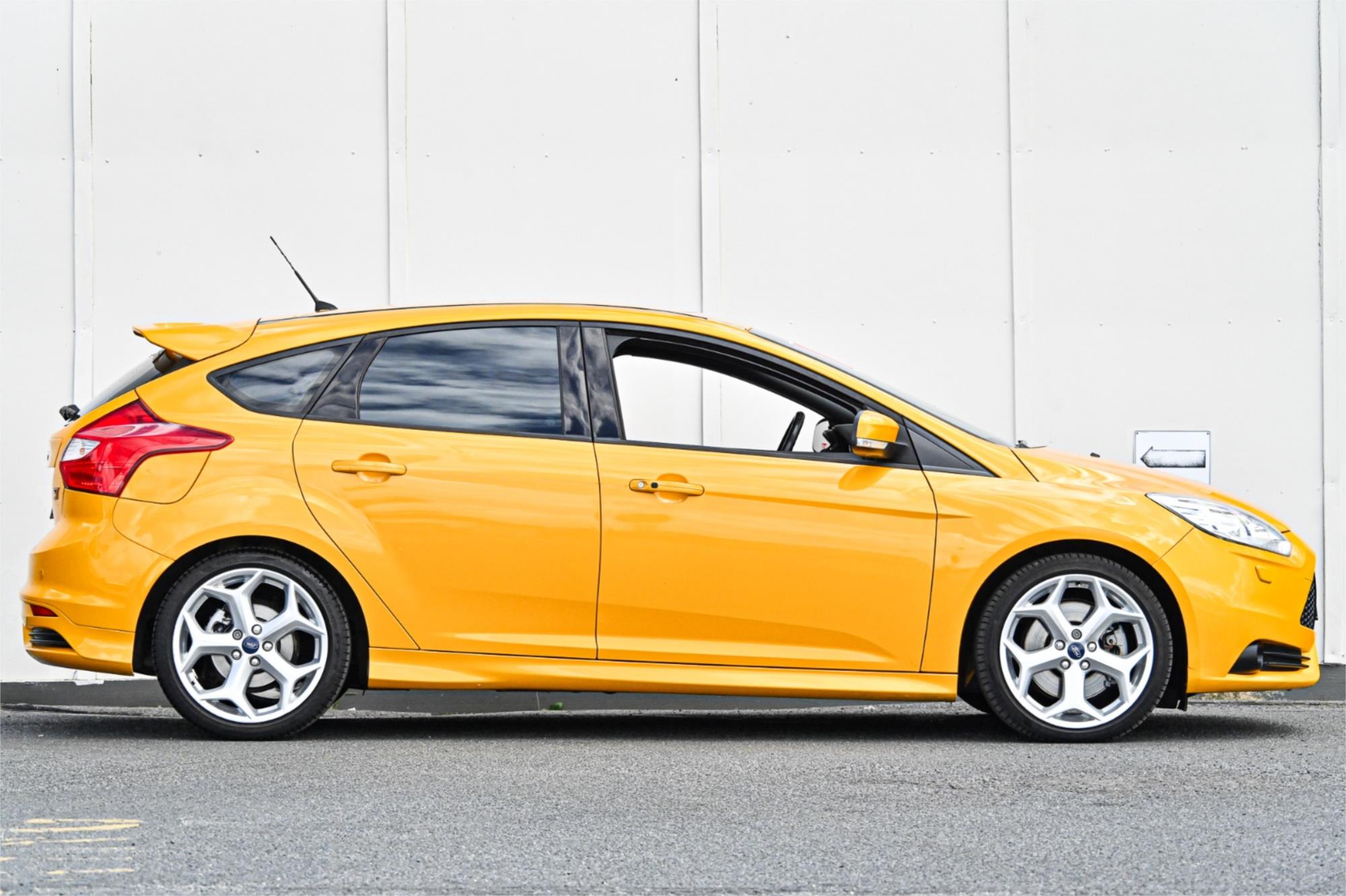2012 FORD FOCUS LW MK2 ST 6 SP MANUAL 5D HATCHBACK