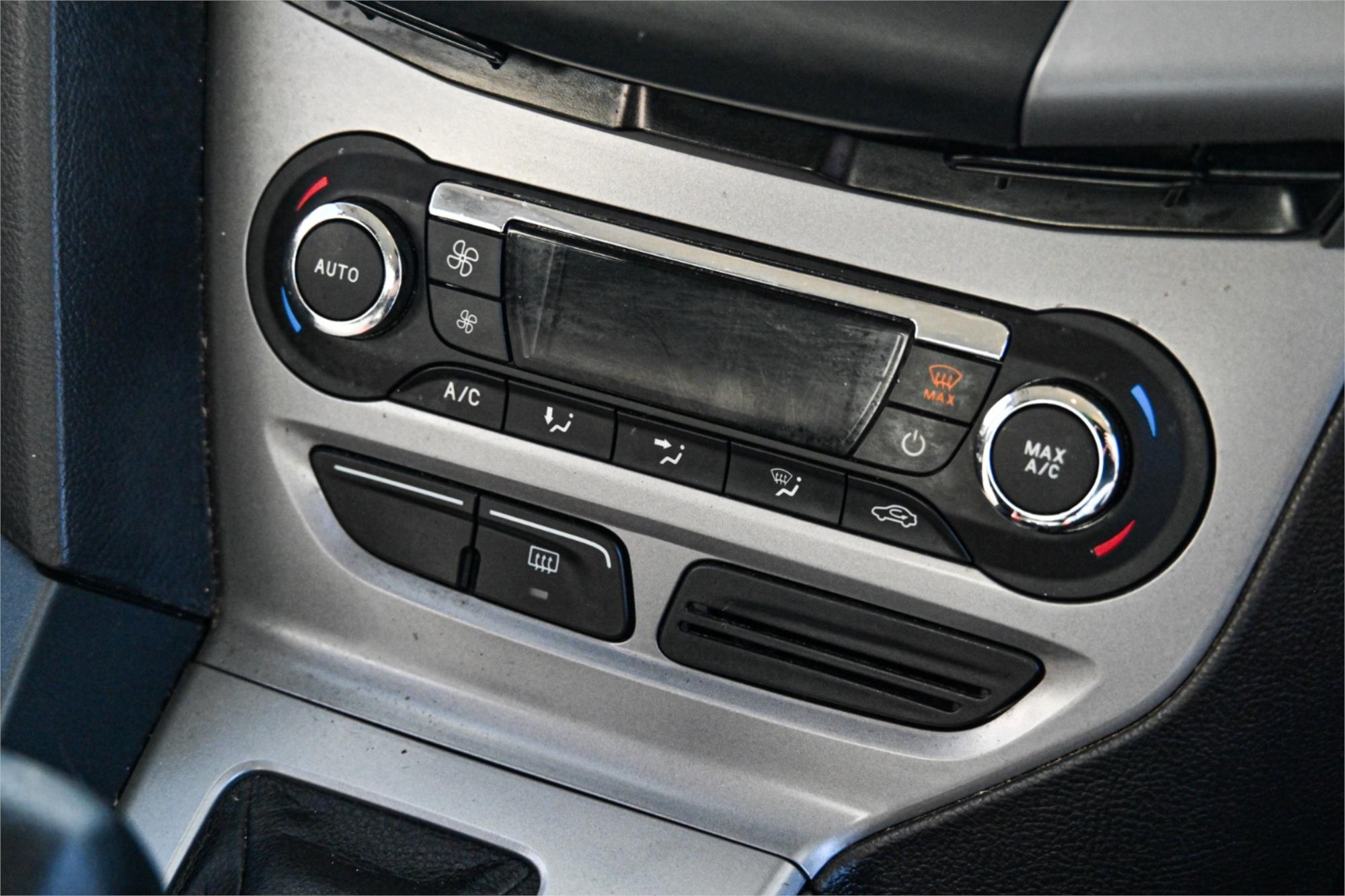 2015 FORD FOCUS LW MK2 MY14 TREND 6 SP AUTOMATIC 4D SEDAN