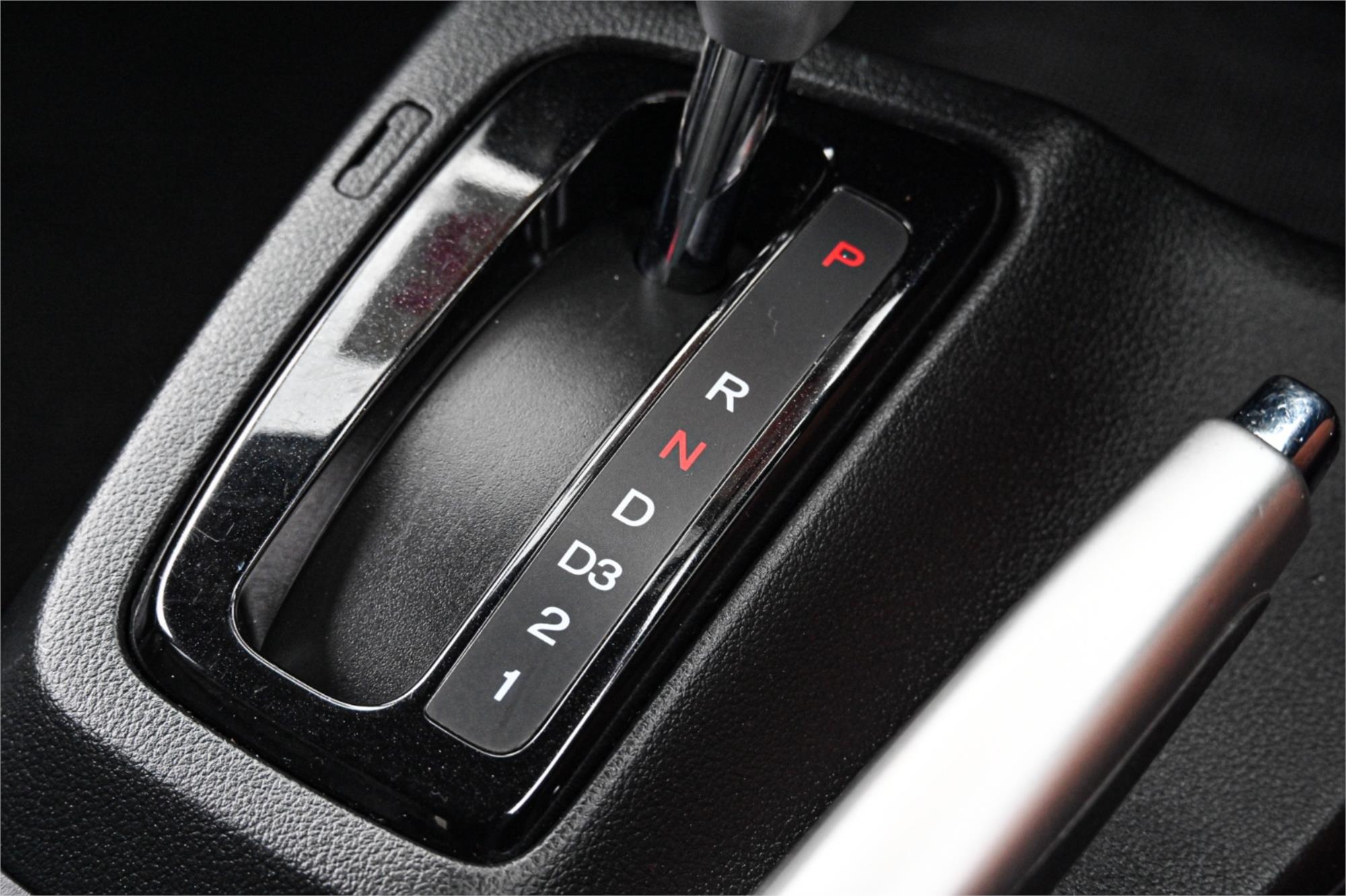2015 HONDA CIVIC SERIES 2 MY15 VTi-L 5 SP AUTOMATIC 4D SEDAN