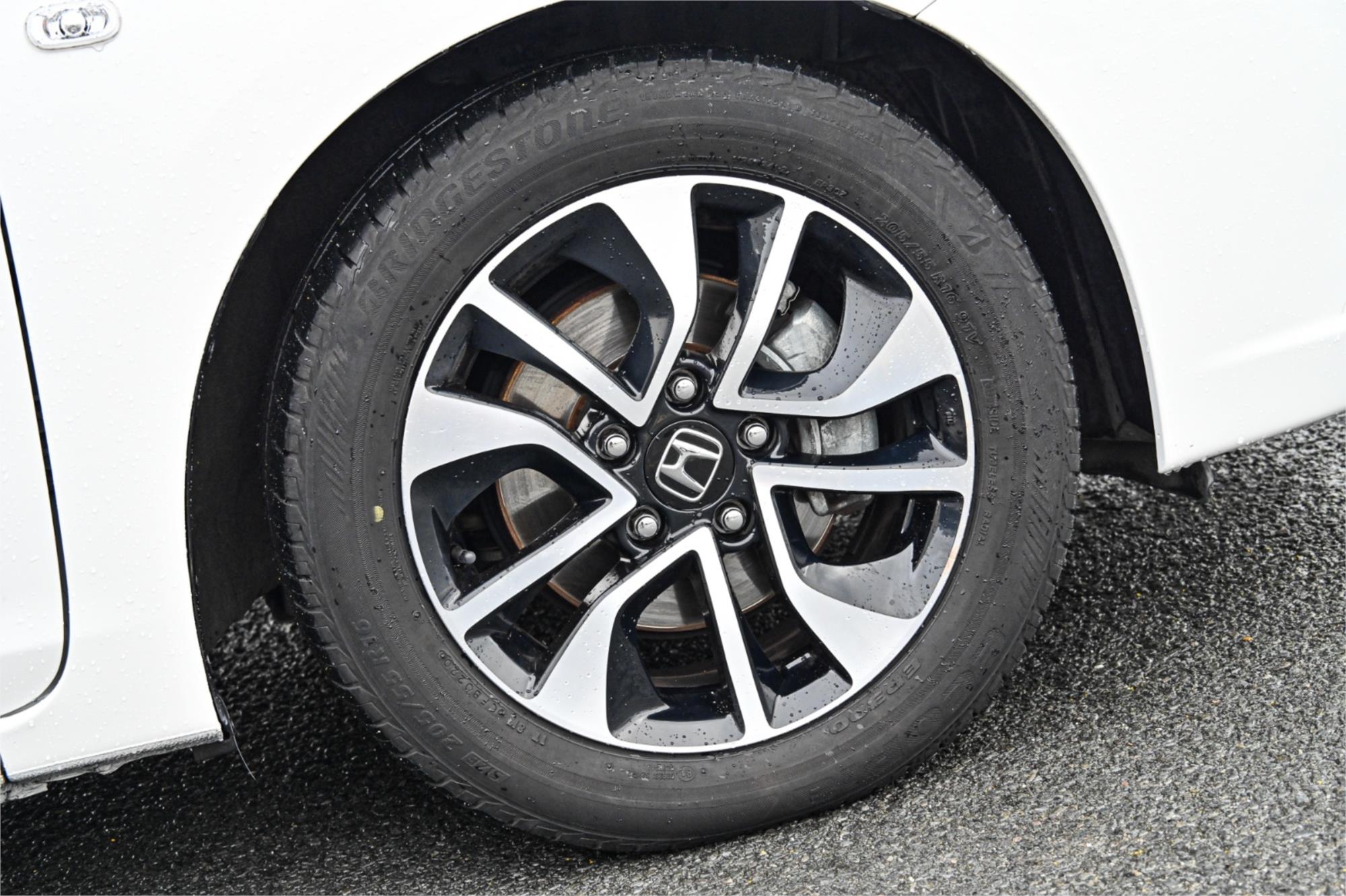 2015 HONDA CIVIC SERIES 2 MY15 VTi-L 5 SP AUTOMATIC 4D SEDAN