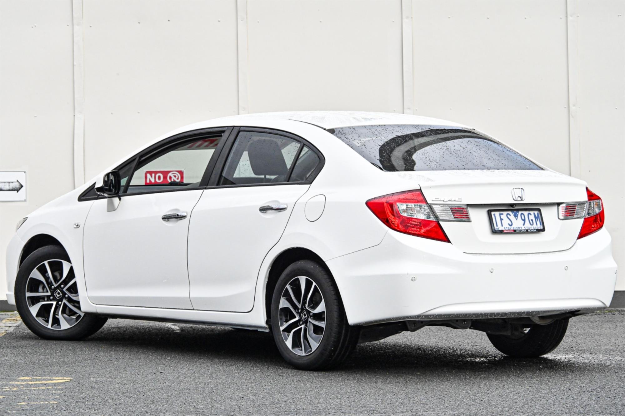 2015 HONDA CIVIC SERIES 2 MY15 VTi-L 5 SP AUTOMATIC 4D SEDAN