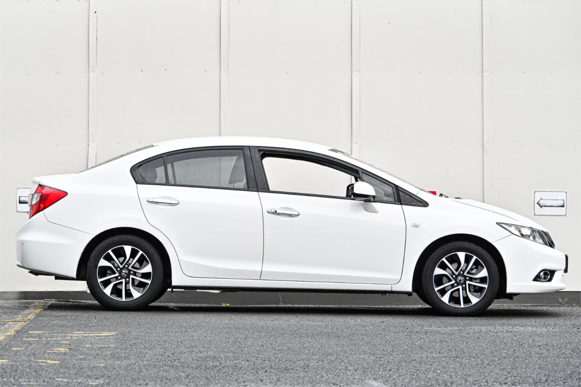 2015 HONDA CIVIC SERIES 2 MY15 VTi-L 5 SP AUTOMATIC 4D SEDAN