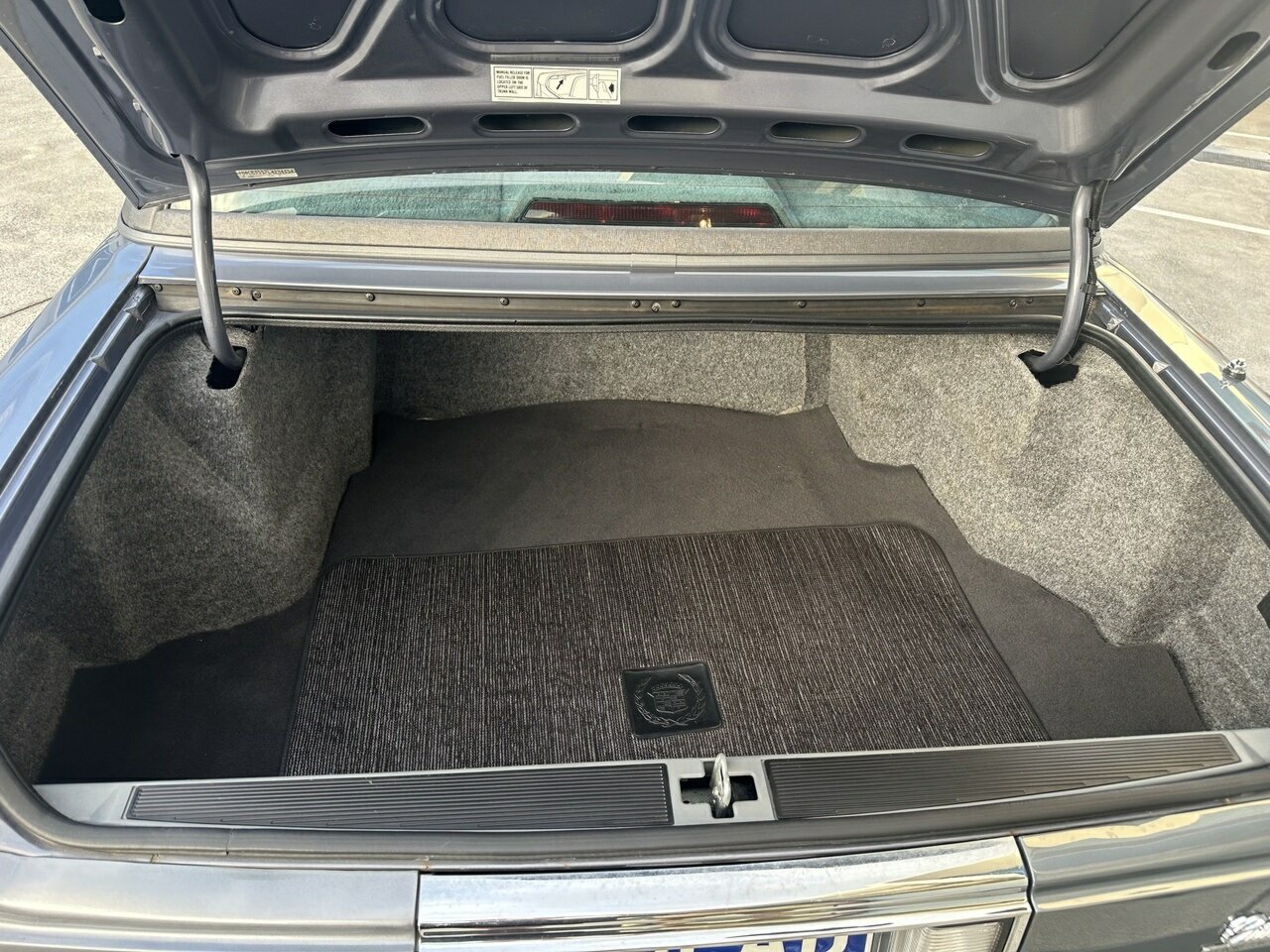 1989 CADILLAC FLEETWOOD 4 SP AUTOMATIC 4D SEDAN