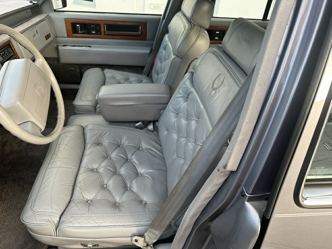 1989 CADILLAC FLEETWOOD 4 SP AUTOMATIC 4D SEDAN