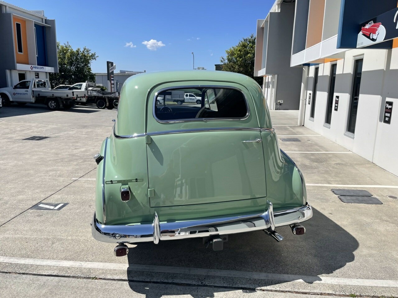 1952 PONTIAC CHIEFTAIN 3 SP MANUAL SEDAN DELIVERY