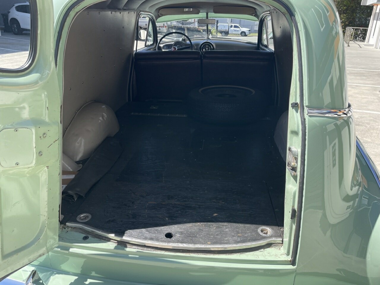 1952 PONTIAC CHIEFTAIN 3 SP MANUAL SEDAN DELIVERY