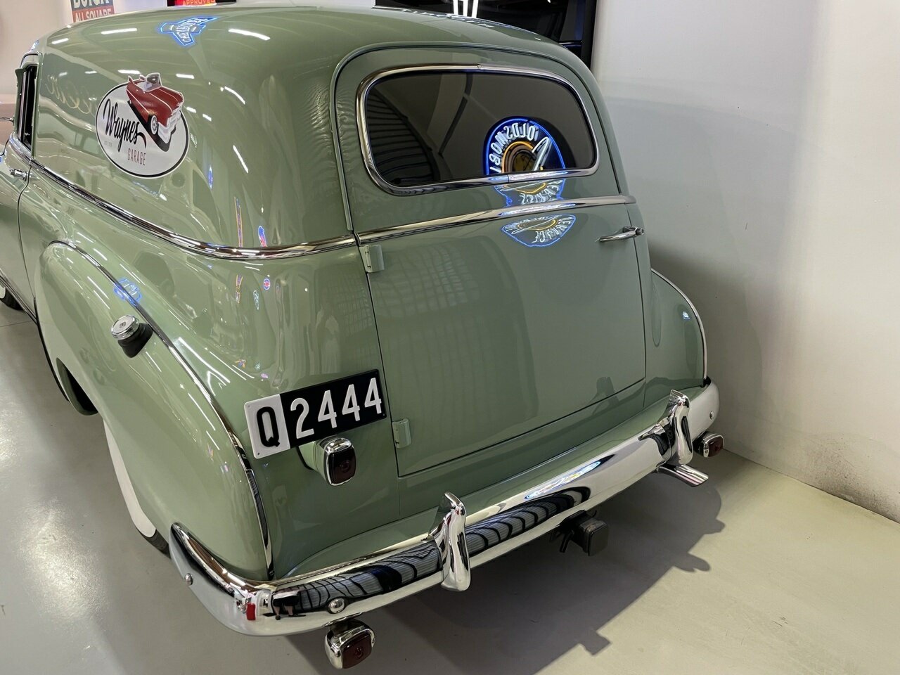 1952 PONTIAC CHIEFTAIN 3 SP MANUAL SEDAN DELIVERY