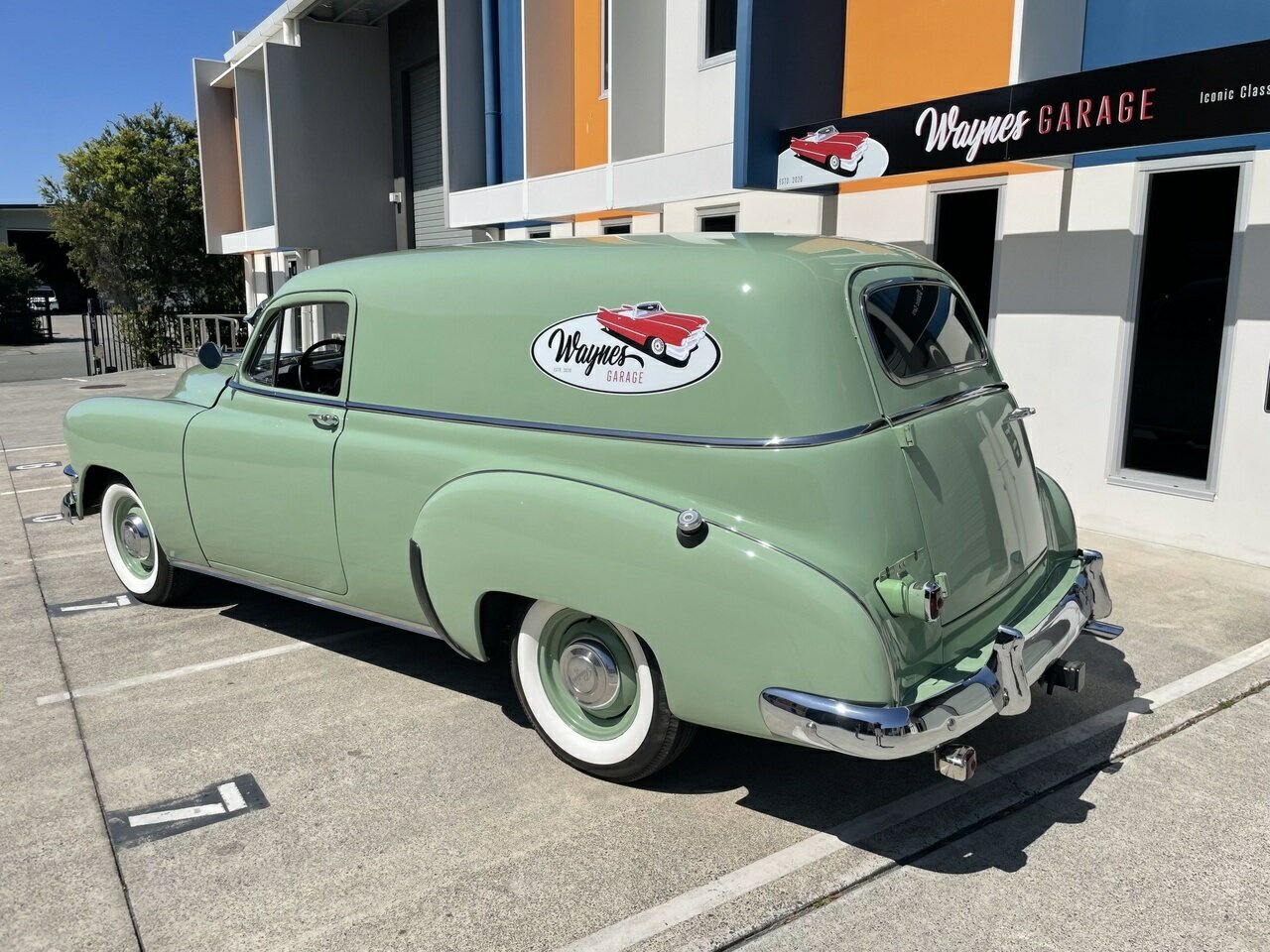 1952 PONTIAC CHIEFTAIN 3 SP MANUAL SEDAN DELIVERY